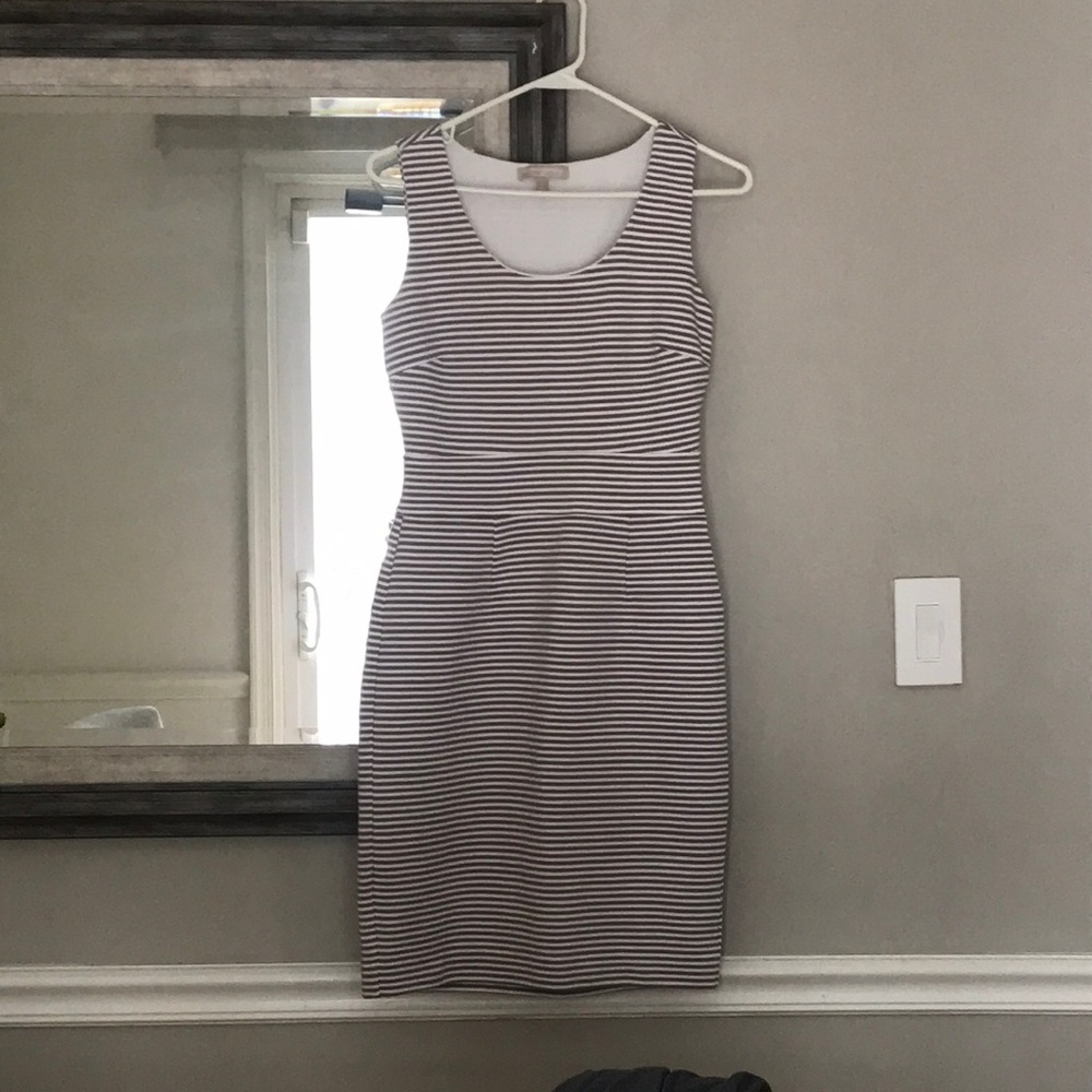 Banana Republic sleeveless dress - size 0. Hidden Zipper
